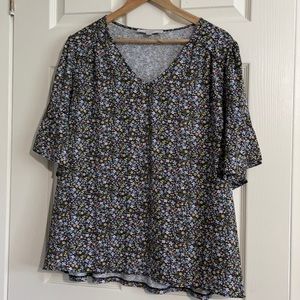 💕Short ruffle sleeve LOFT blouse NWOT